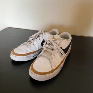 Womens Court Legacy Nikes Size 8